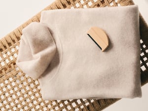 Ułożony wełniany sweter z kaszmiru