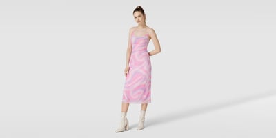 Pinkes Kleid mit Muster