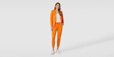 Hose und Blazer in Orange